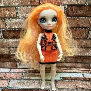 Rainbow 🌈🧡🧡High fashion doll Poppy Rowan